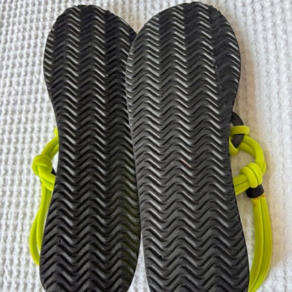 Water sandals Size 10 - Picture 3 of 3